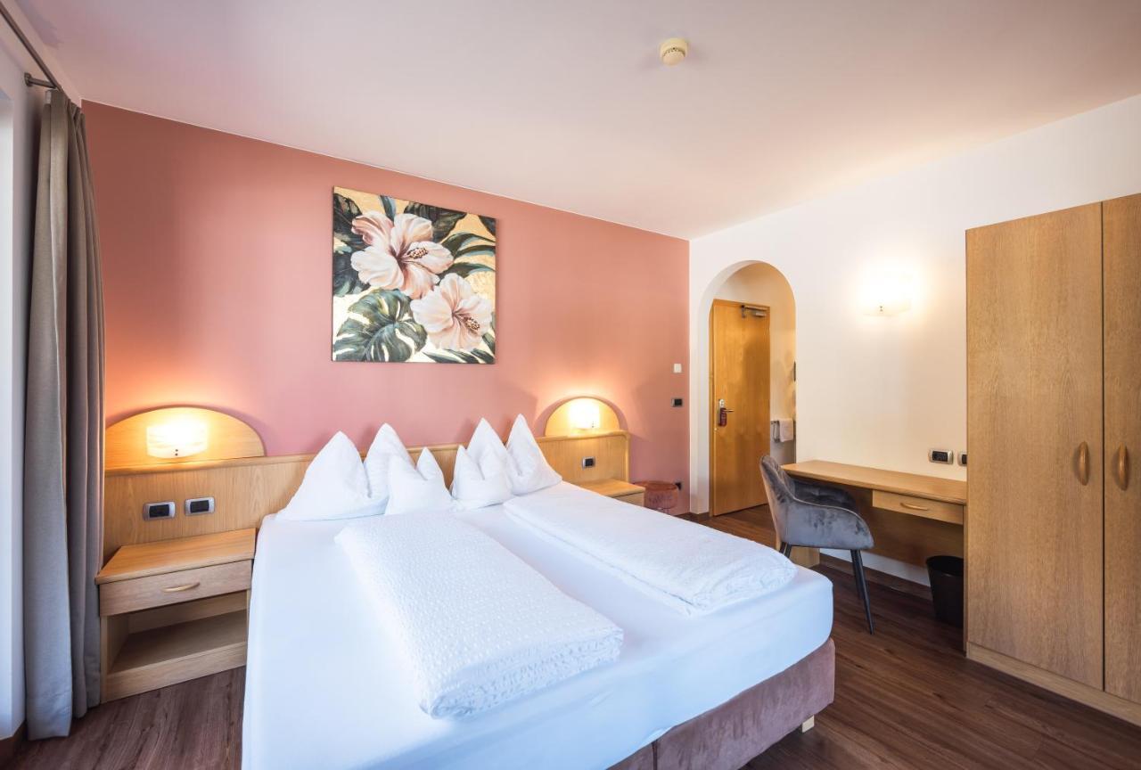 Hotel Bischofhof - Bistro Jasmin キウーザ エクステリア 写真