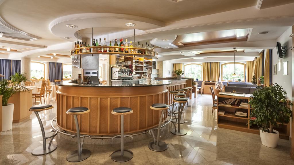 Hotel Bischofhof - Bistro Jasmin キウーザ エクステリア 写真