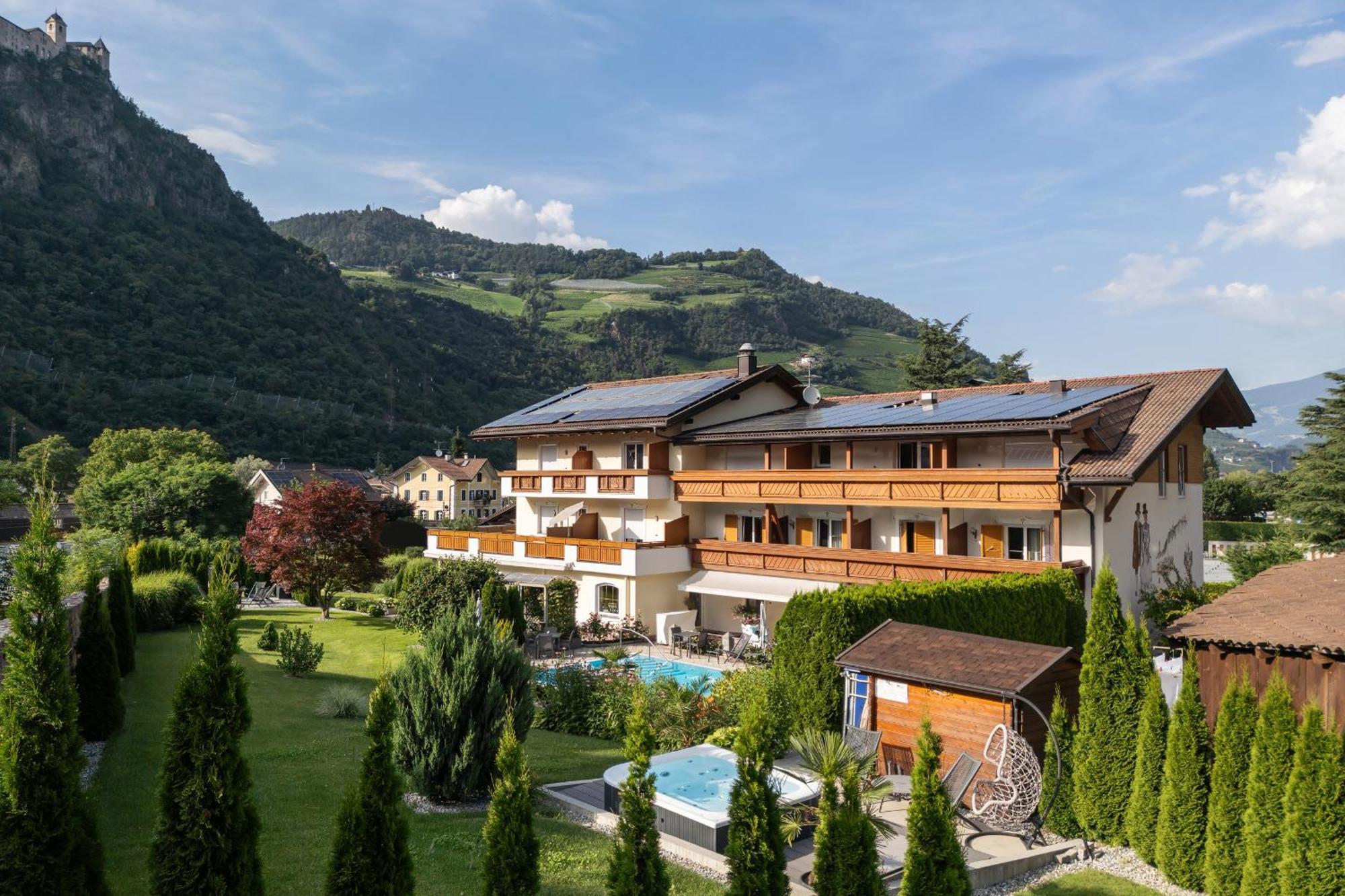Hotel Bischofhof - Bistro Jasmin キウーザ エクステリア 写真